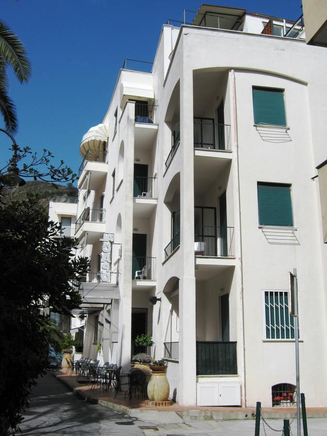 Hotel Al Capo Varigotti Exterior foto